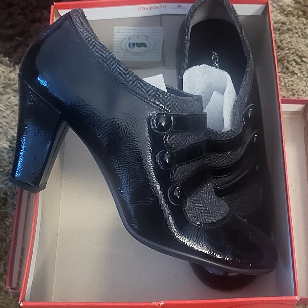 Shoes - Picture 2 of 7